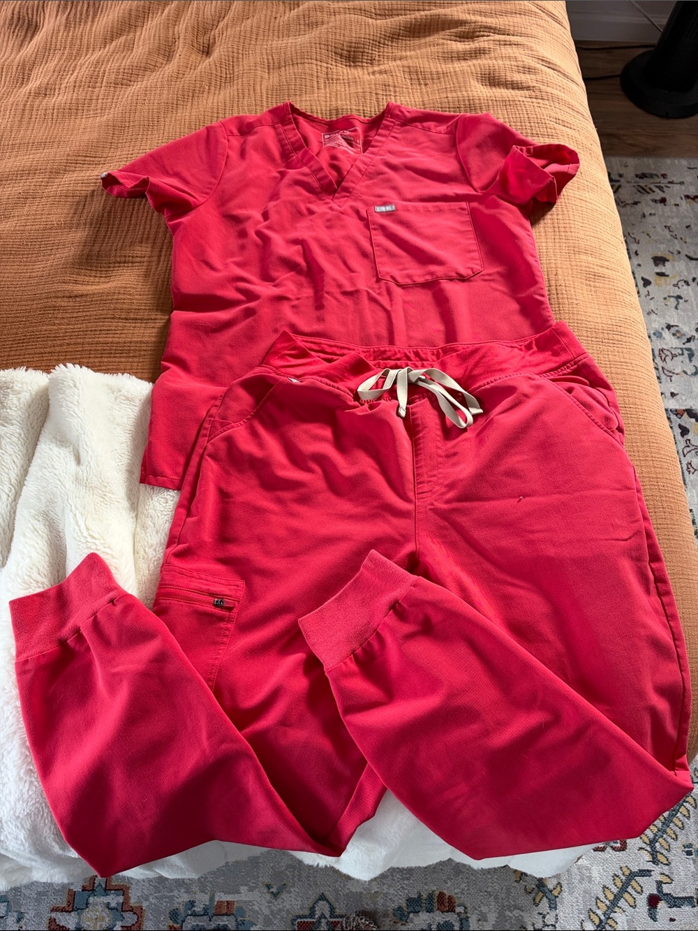 Figs Women's Short Sleeve Scrub Top and Pants Set - Red